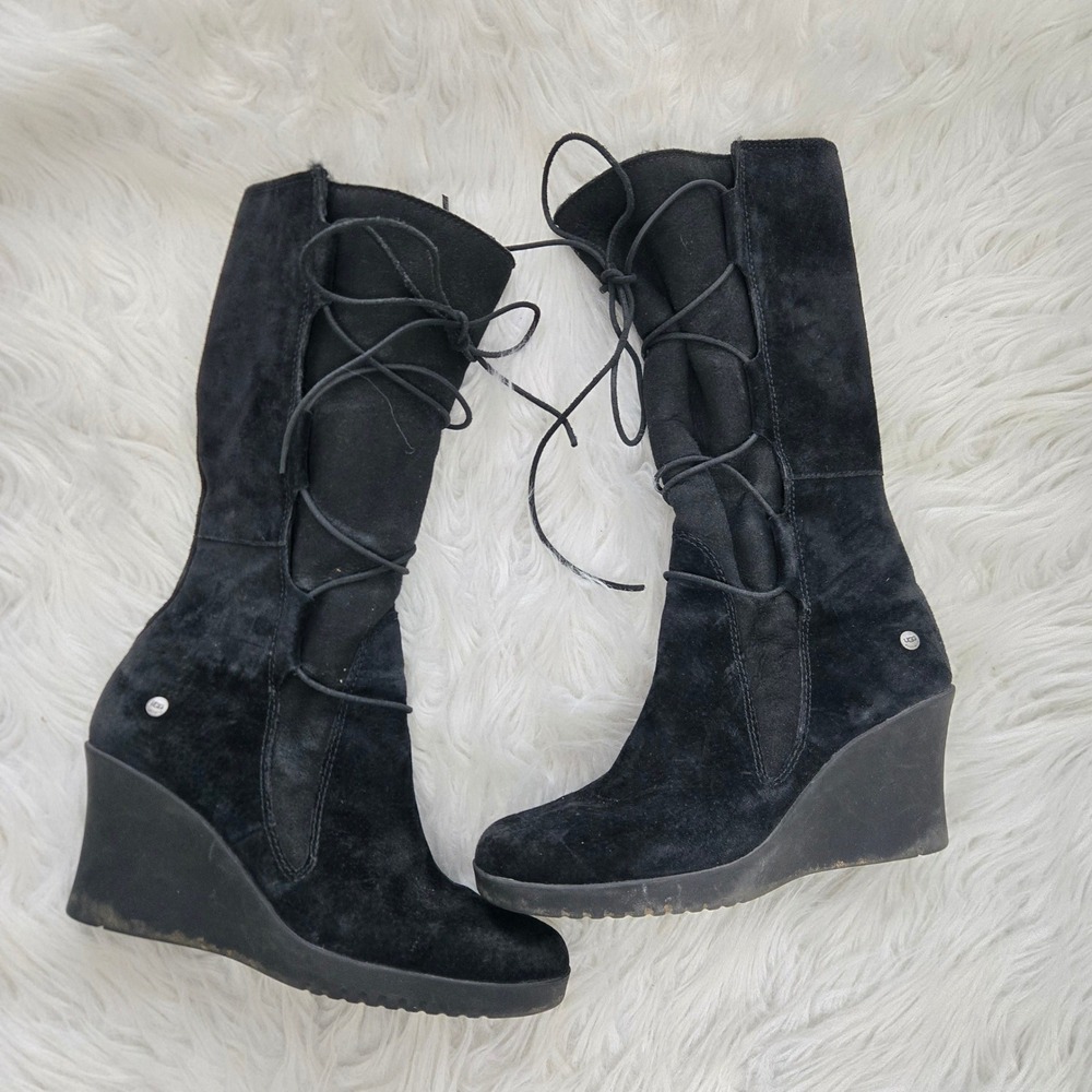 UGG Australia Elsey Black Suede Lace Up Wedge Boots Sheepskin Lining Womens 9